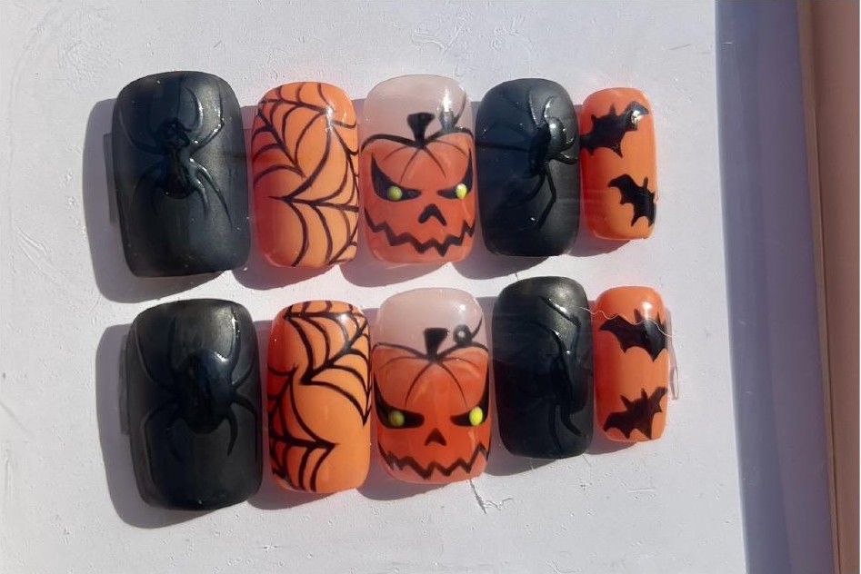 Halloween press-on set with jack-o-lanterns, spiders, and bats